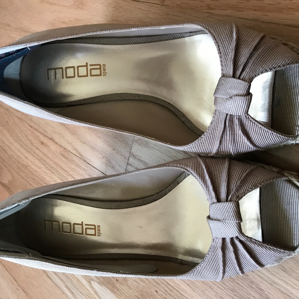 Dressy 3" wedge shoe in taupe